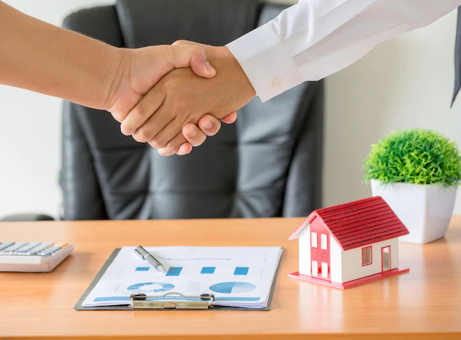 Woman testimonial from Porto Magazine company